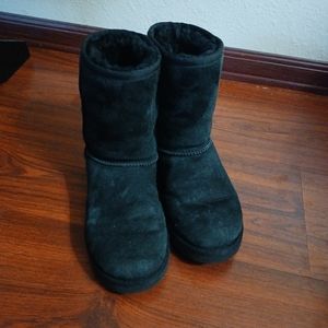 Ugg boots plus water proofer to provide protective coating that repeals water.